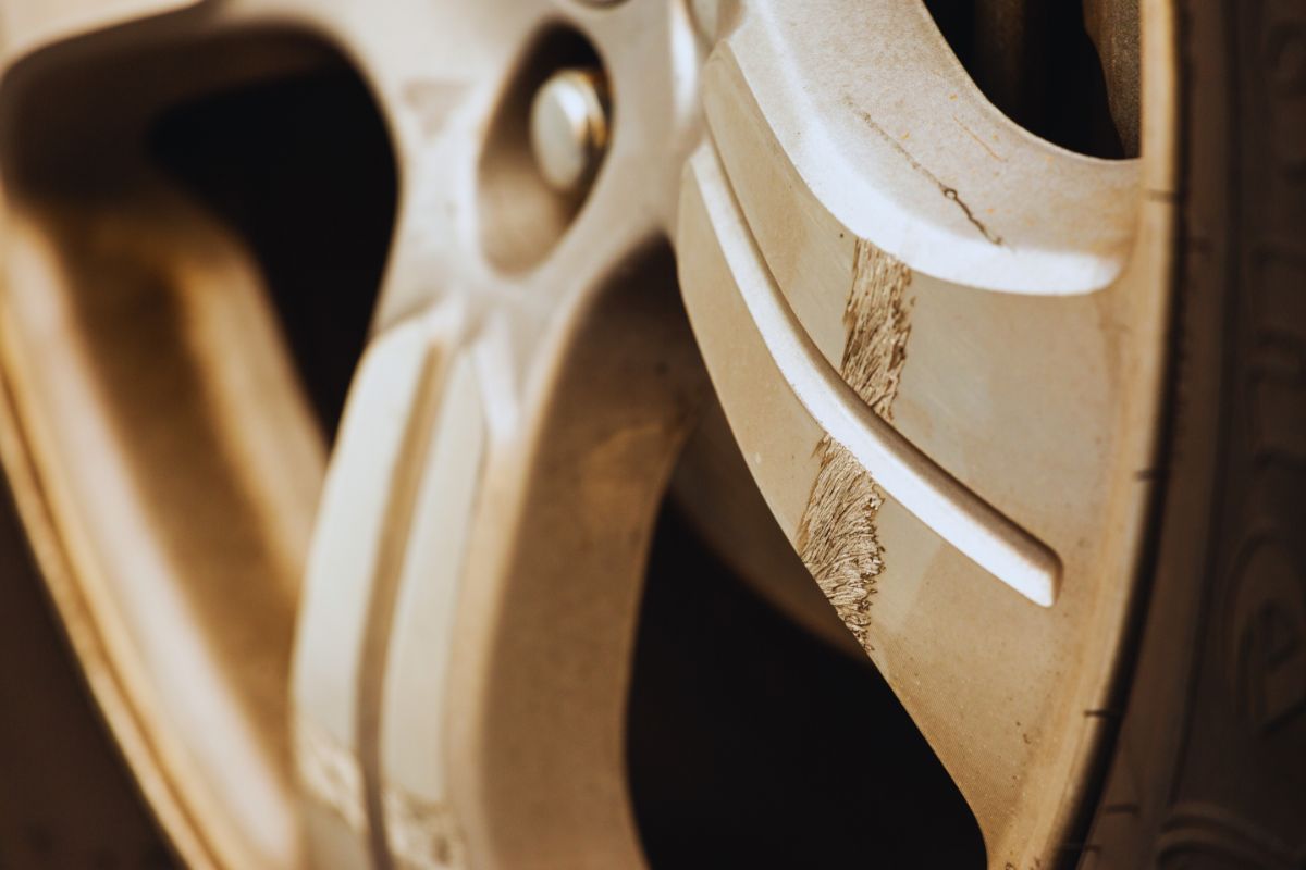 jante voiture abimée